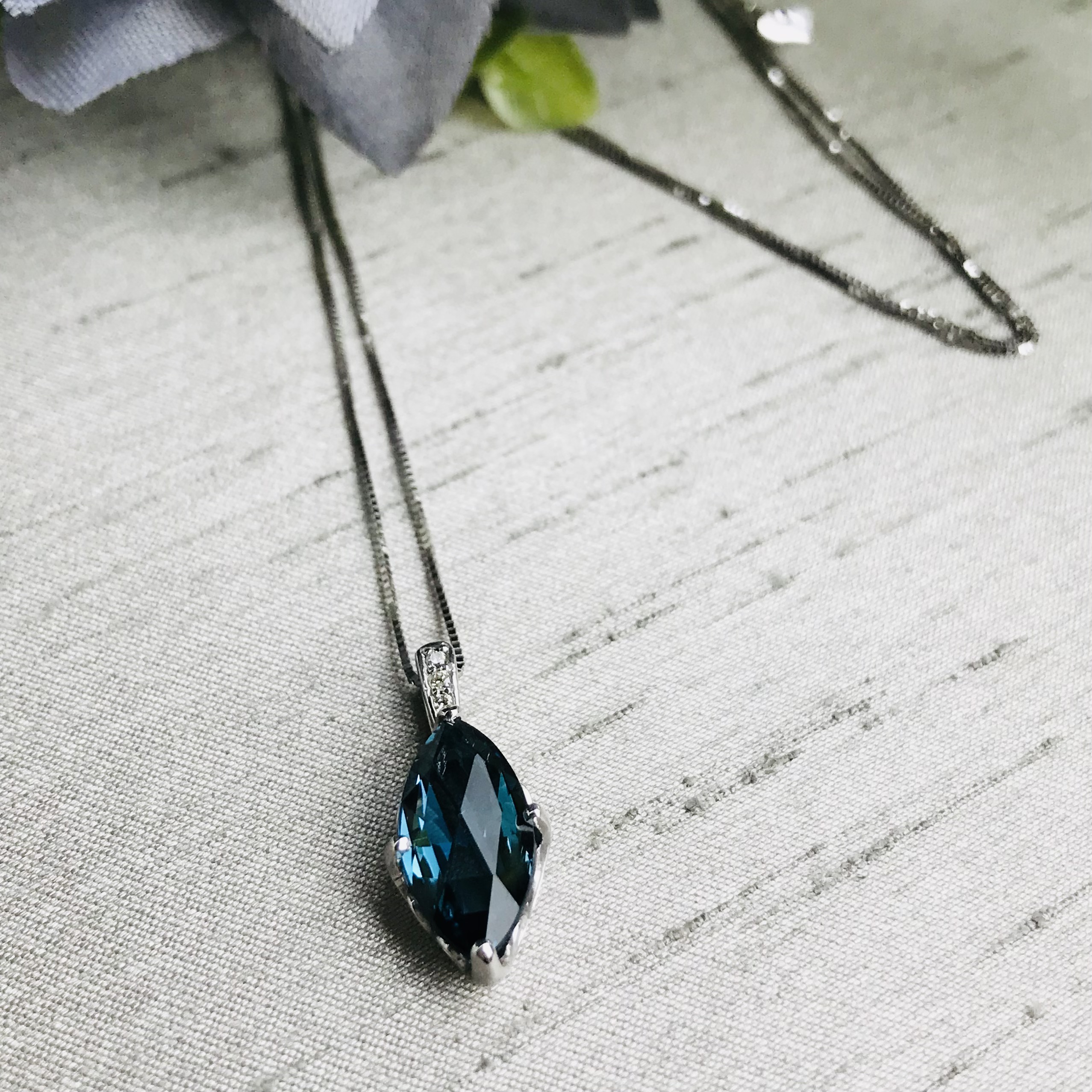 K18WG ロンドンブルートパーズネックレス | みふね時計店 